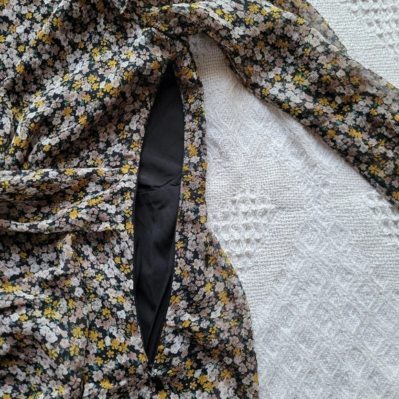 ASTR Kimbra Floral  V-Neck 3/4 Sleeve Mini Ruching Dress - Picture 8 of 13